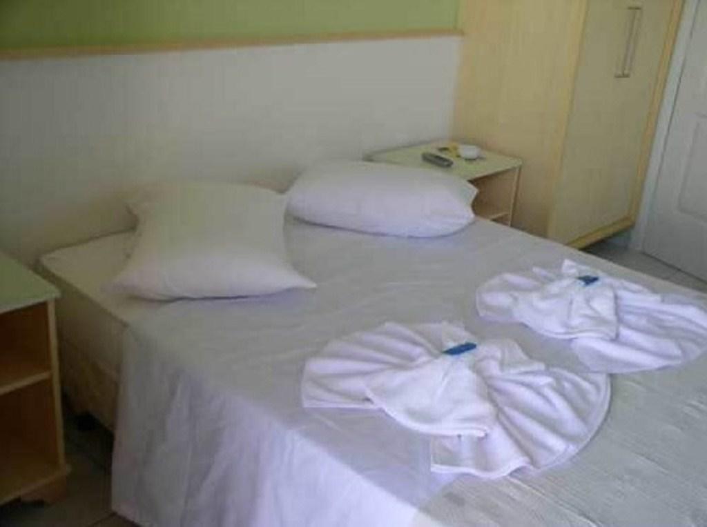Hotel Pousada Mineirinho Balneário Praia do Leste Quarto foto